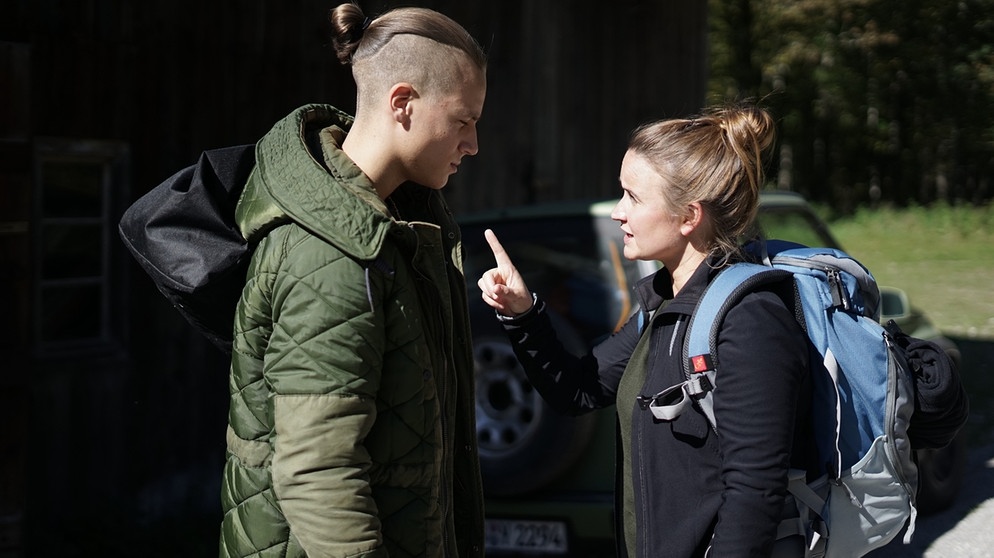 Folge 1: Die Ankunft. Alexander (Aleksandar Maksimovic) und Monika (Janne Drücker). | Bild: BR/TV60Filmproduktion GmbH/Niklas Weise