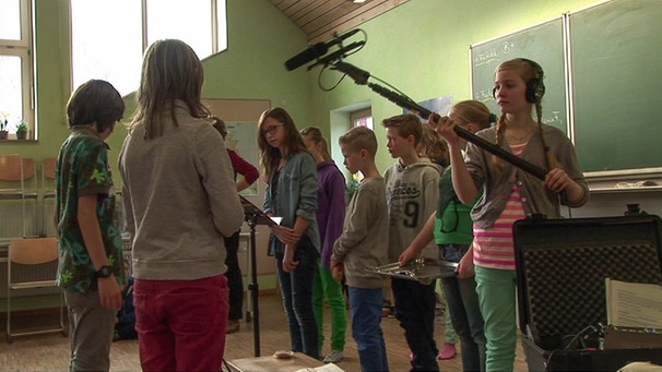 Kinder machen ein Hörbuch | Bild: Br / Tittel & Knilli Filmproduktion