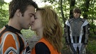 Stefan und Sabine küssen sich, Michel schaut erschrocken zu | Bild: BR/Erika Hauri