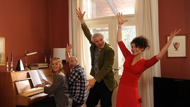 Sieglinde (Judith Richter), Michi (Stephan Zinner), Max (Udo Wachtveitl) und Bogdana (Ina Leva) | Bild: BR / Barbara Bauriedl