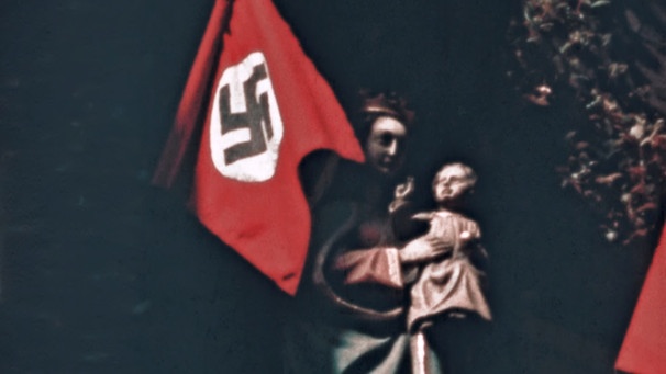 Nürnberg: Madonna mit einer Hakenkreuz-Fahne im Jahr 1936. | Bild: Agentur Karl Höffkes/BR/DOKfilm Fernsehproduktion GmbH