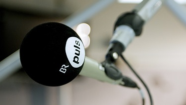 Das Mikrofon im "Puls"-Radiostudio. | Bild: BR / Julia Müller