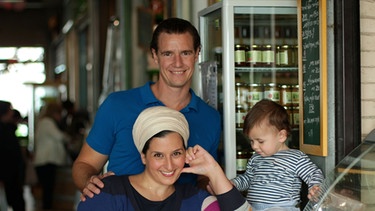Tom Franz mit seiner israelischen Frau Dana und einem seiner beiden Söhne. | Bild: BR/megaherz GmbH