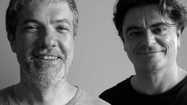 Die Drehbuchautoren "Tatort: Die ewige Welle" von links: Alex Buresch und Matthias Pacht
| Bild: Frank Zeller