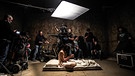 Dreharbeiten zu "Diener der Dunkelheit" mit Valentina Bellè als Samantha Andretti im labyrinthischen Verlies. | Bild: Gavila S.R.L./Loris T. Zambelli