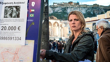 Tessa (Jördis Triebel) sucht in Athen nach Elena. | Bild: BR/Senator Film Köln GmbH