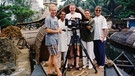 Unterwegs auf den "Backwaters" in Kerala/Süd-Indien. Von links: Herbert Stiglmaier (Redakteur), Raimund Lesk (Kamera), Stefanie Tücking (Moderatorin) und Klaus Huthmann (Regie). Cochin/Indien, 1996. | Bild: BR