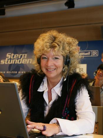 Moderatorin Susanne Rohrer am "Sternstunden"-Spendentelefon | Bild: BR/Annette Goossens