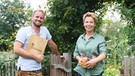 Gartenexperte Sebastian Ehrl und Birgit Ertl. | Bild: BR/megaherz