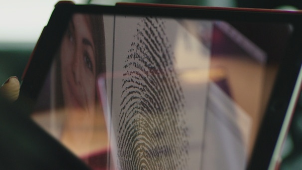 Kriminelle handeln mit biometrischen Daten im Darknet, hier ein Fingerabdruck | Bild: BR / Sabina Wolf