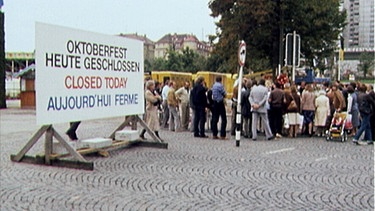 Nach dem Attentat auf das Oktoberfest am 26. September 1980 blieb das Oktoberfest einen Tag lang geschlossen. | Bild: BR/diwafilm GmbH