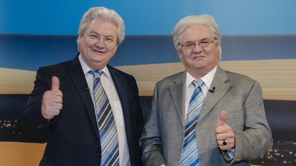 Sigmund Gottlieb (Chefredakteur des BR Fernsehens) mit Helmut Schleich (verkleidet als Sigmund Gottlieb). | Bild: BR/Philipp Kimmelziwnger
