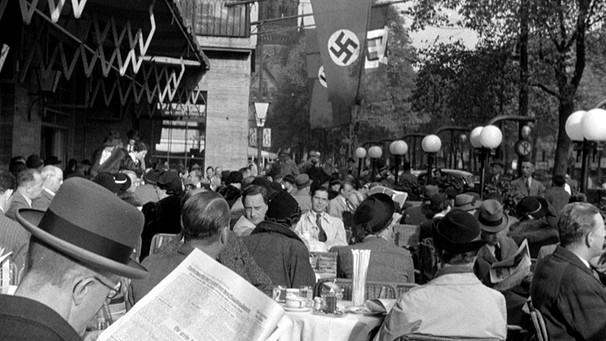 Gäste vor einem Café in Berlin 1937 | Bild: BR / Spiegel TV