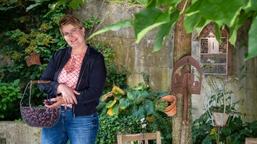 In Oelde-Stromberg im Münsterland betreibt Marion Stemich mit ihrer Familie einen Pflaumenhof. Marion verarbeitet den Schatz der Region auch in ihrem Menü. | Bild: BR/WDR/Melanie Grande