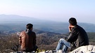Reza Ebrahim und Rahim "Kaka" Soltani auf dem Berg. | Bild: BR/Anna Brass