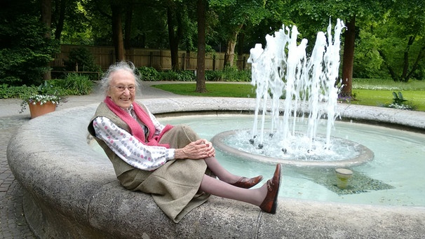 Die 107-jährige Anna Lang aus Ausgsburg | Bild: BR/KarinSchwarz