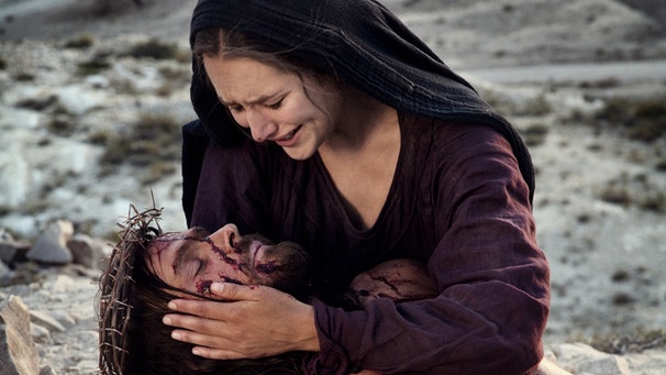 Maria beweint ihren toten Sohn | Bild: BR/Tellux-Film GmbH/Angelo Turetta