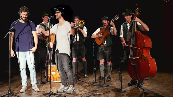 Mark Forster und Band singen "Mir san groß" | Bild: BR / Screenshot