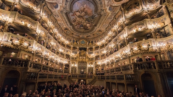 Blick in den Zuschauerraum des Markgräflichen Opernhauses in Bayreuth | Bild: picture alliance / Nicolas Armer/dpa