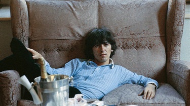 George Harrison bei einem Fototermin in Paris | Bild: BR