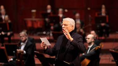 Schauspieler Udo Wachtveitl bei einem Konzert mit dem Münchner Rundfunkorchester | Bild: Astrid Ackermann