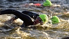 Schwimmer beim Triathlon Roth 2018 | Bild: picture-alliance/dpa