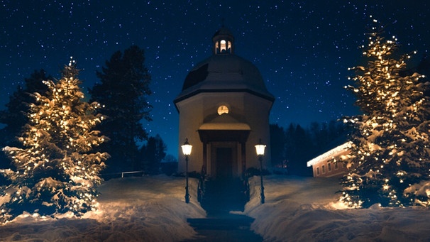 Kirche St. Nikola in Oberndorf bei Salzburg, in der an Weihnachten 1818 das Lied "Stille Nacht" das erste Mal aufgeführt wurde | Bild: BR