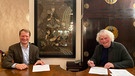 Ulrich Wilhelm und Sir Simon Rattle bei der Vertragsunterzeichnung am 3. Januar 2021 in Berlin | Bild: BR