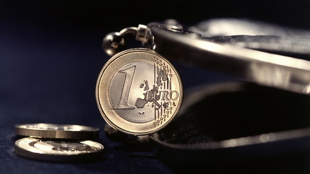 Symbolbild Geld: Geldbrse mit ein-Euro-Stücken | Bild: picture-alliance/dpa/Ulrich Baumgarten