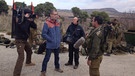 Autor Richard Schneider bei einer Übung der israelischen Armee an der libanesischen Grenze | Bild: BR / Liora Be-Haim