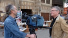 Jörg Armbruster und Kameramann Dragomir Radosavljevic bei den Dreharbeiten in Kairo | Bild: BR / Helmut Walter