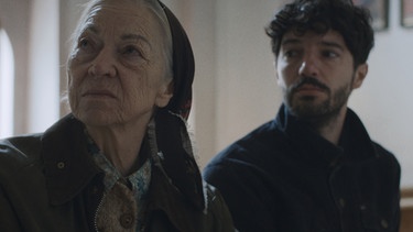 Ruth (Marianne Pardeller) erzählt Aaron (Manuel Mairhofer) von Aarons Mutter und ihren Schwierigkeiten im Dorf.
| Bild: Toreslas Film