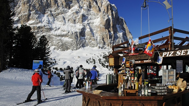 Alkohol auf der Skihütte  | Bild: picture-alliance/dpa