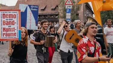 Demo für mehr Band- und Kulturräume in Nürnberg  | Bild: BR/Kimmelzwinger