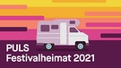 Titelbild PULS Festivalheimat 2021: Ein Campingbus vor lila getöntem Hintergrund | Bild: BR/Dominik Wierl