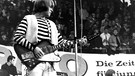 Gitarrist Brian Jones bei dem Konzert der Rolling Stones am 11.09.1965 in der Münsterlandhalle in Münster. Jones ertrank am 04.07.1969 nach einem Drogenexzess im Pool seiner Villa. Foto: Otto Noecker +++(c) dpa - Report+++ | Bild: Otto Noecker