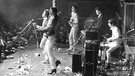 ARCHIV - Die britische Rockband "The Who" (l-r: Roger Daltrey, Pete Townshend, John Entwistle, Keith Moon (Drums) am 26.09.1965 in Kopenhagen (Zweiter von rechts nicht identifiziert). Am 19. Mai wird Townshend 65 Jahre alt.  Foto: Erik Petersen (zu dpa Korr vom 14.05.2010; nur s/w)  +++(c) dpa - Bildfunk+++ | Bild: dpa/picture-alliance