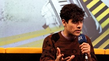 Neon Indian im Interview beim on3-Festival | Bild: BR / Matthias Kestel