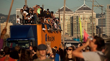 Die Occupy Wall Street Bewegung hat den Hafen in Oakland besetzt. | Bild: Peter Dasilva