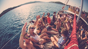 Partyboot beim Soundwave Festival in Kroatien | Bild: Dan Medhurst