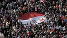 A general view shows protesters carrying a giant Egyptian national flag as they are gathered to celebrate the one year annivesary of the 25th January uprising at Tahrir square in Cairo, Egypt, 25 January 2012. One year earlier the same day Egyptians started an uprising which resulted in the ousting of former President Hosni Mubarak. EPA/ANDRE PAIN  +++(c) dpa - Bildfunk+++ | Bild: dpa / picture-alliance