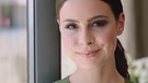 In einem Youtube-Video von L’Oréal zeigt Lena Meyer Landrut ihren neuen Statement-Look namens  "Feminist".  | Bild: YouTube