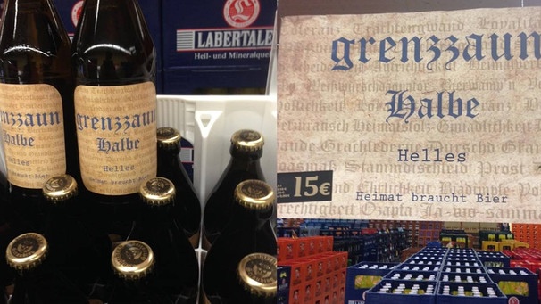 Die "Grenzzaun-Halbe" ist wohl das geschmackloseste Bier aller Zeiten | Bild: Erdlinge / Screenshot Facebook
