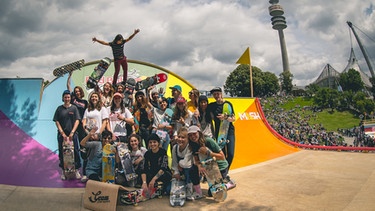 Weibliche Skateboarderinnen von "Girls Rule" auf dem Munich Mash | Bild: Caro Roos