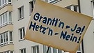 Ausgehetzt Demo in München mit Schild "Grantl'n Ja - Hetz'n Nein" | Bild: Mass statt Hass