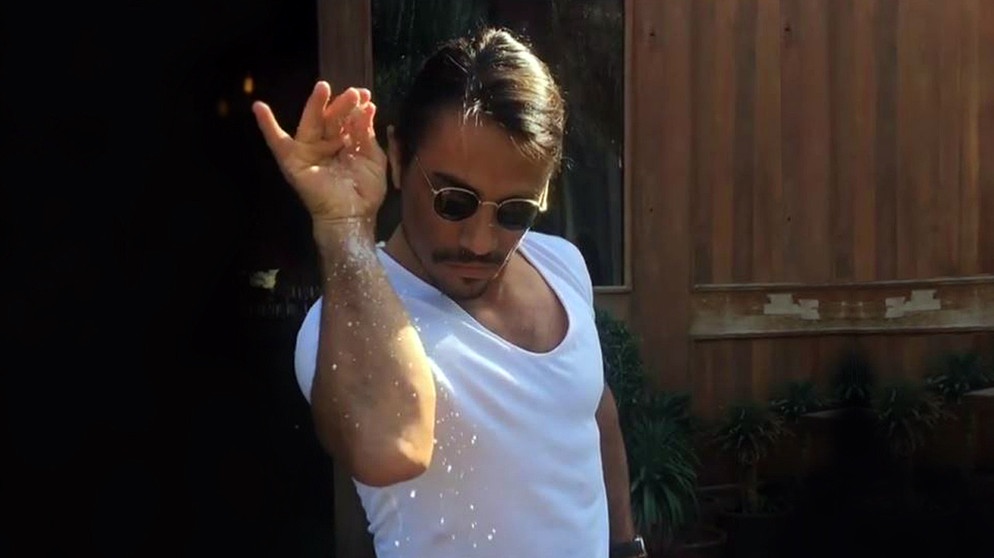 salt-bae-making-of-meme-116~_v-img__16__9__xl_-d31c35f8186ebeb80b0cd843a7c267a0e0c81647.jpg?version=f8305