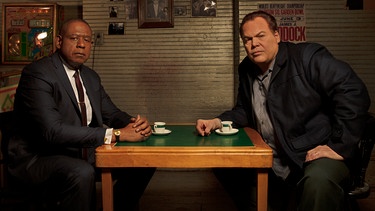 Forrest Whitaker als Bumpy Johnson und Vincent D'Onofrio als Mafiosi Vincent "Chin" Gigante in einer Szene aus der Magenta TV-Serie "Godfather of Harlem". | Bild: Epix/Magenta TV