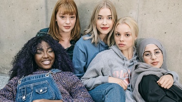 Die Mädels aus der Serie "DRUCK": v.l.n.r. Sam, Hanna, Mia, Kiki und Amira. | Bild: ZDF und Gordon Muehle