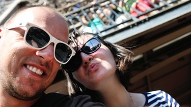 Wie fühlt sich Europa an? Diese zwei jungen Menschen mit Sonnenbrillen haben jedenfalls Spaß. | Bild: Colourbox