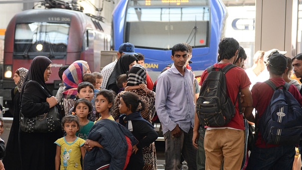 Flüchtlinge am Münchner Hauptbahnhof | Bild: Andreas Gebert/picture-alliance/dpa